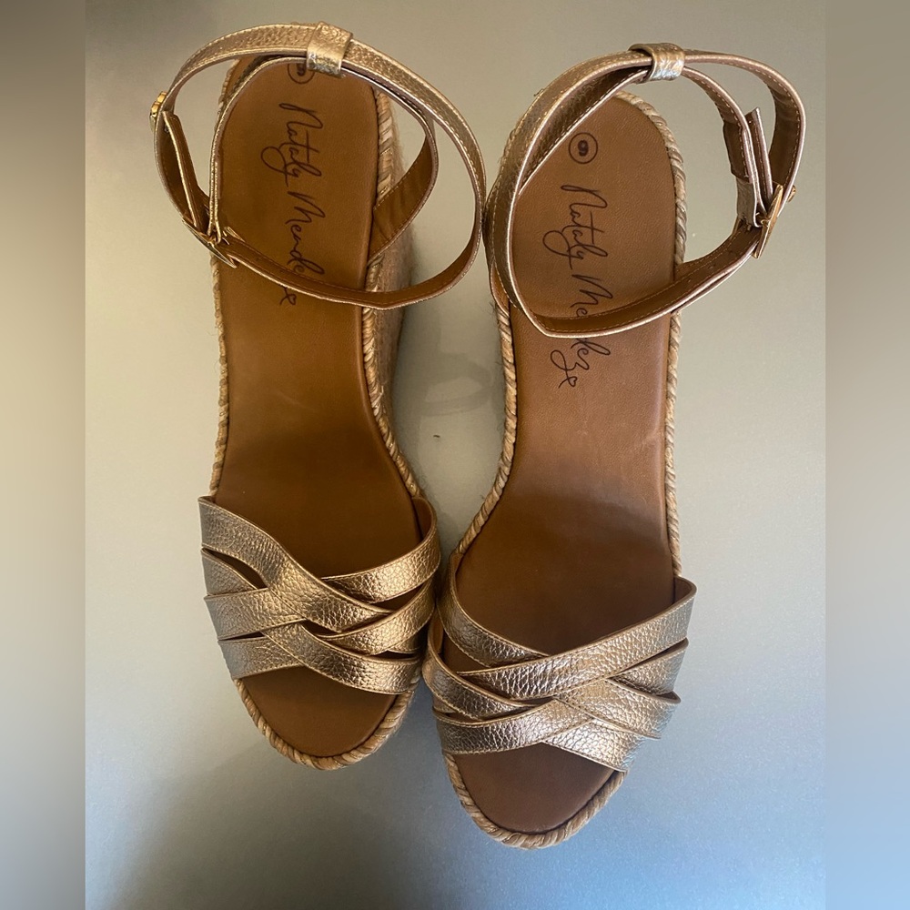 Nataly Mendez Elegant Gold Wedge Sandals.New store model - Picture 7 of 7
